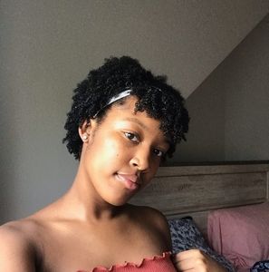 Meet your Posher, Elaine